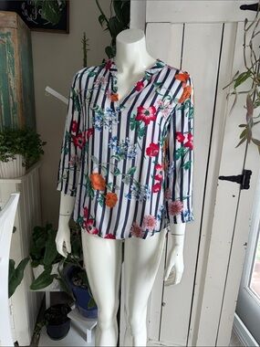Suzy Shier XS Floral Stripe V-Neck Women's Blouse Multicolor Flowers NWOT